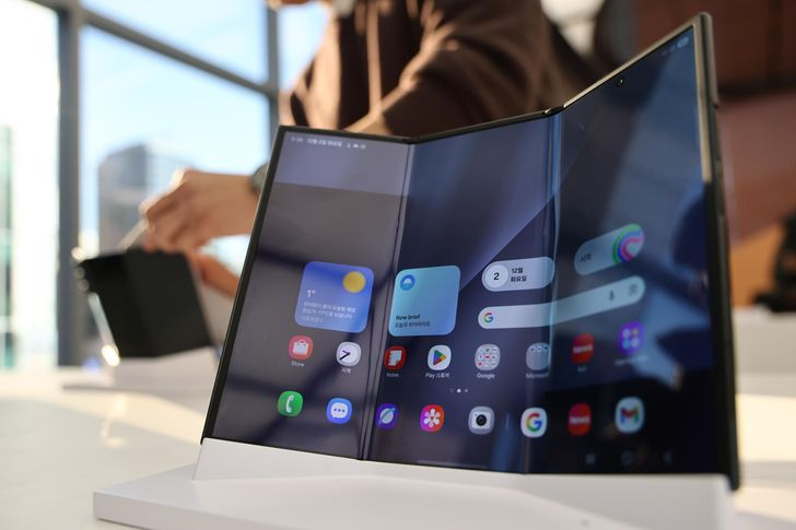 Galaxy Z TriFold giá bao nhiêu?