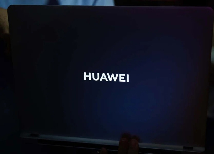 Gaming laptop của Huawei xuất hiện rõ nét ngoài thực tế, ngày ra mắt đã đến gần? - hình 1