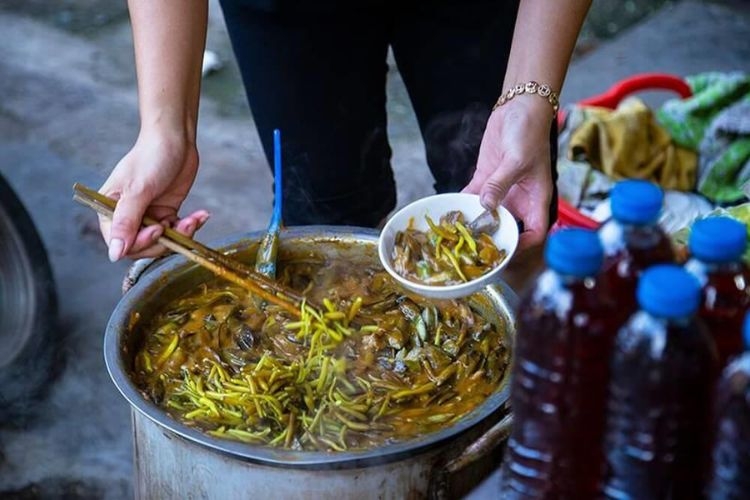 Giá bể 4