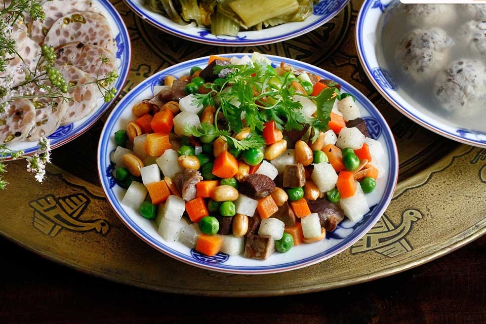 Vào bếp thử làm giả hạnh nhân: Món xào mộc mạc mà thắm đượm hương vị Tết xưa