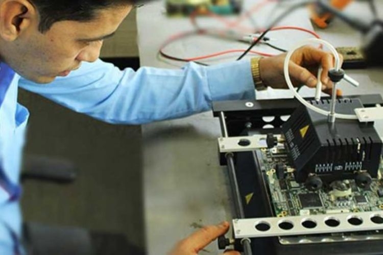 gia-sua-tivi-sony-bi-soc-man-hinh (6).jpg