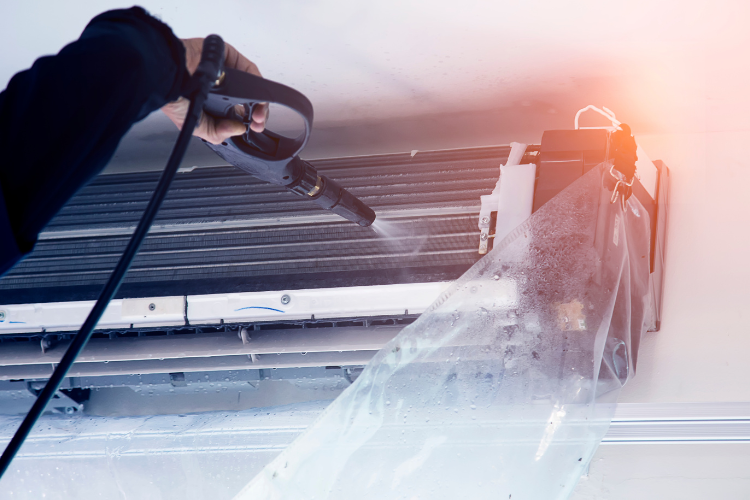 Giá vệ sinh máy lạnh bị đọng sương hình 5