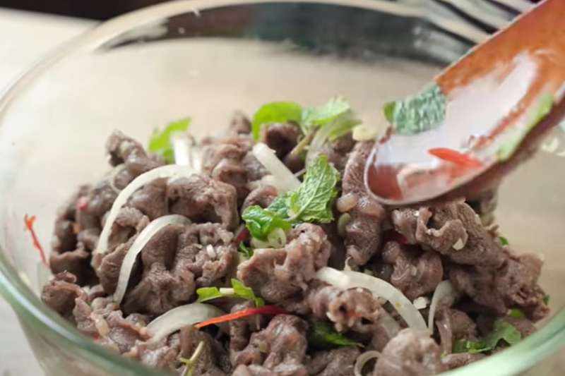 cách làm gỏi bò bắp chuối (hình 9)