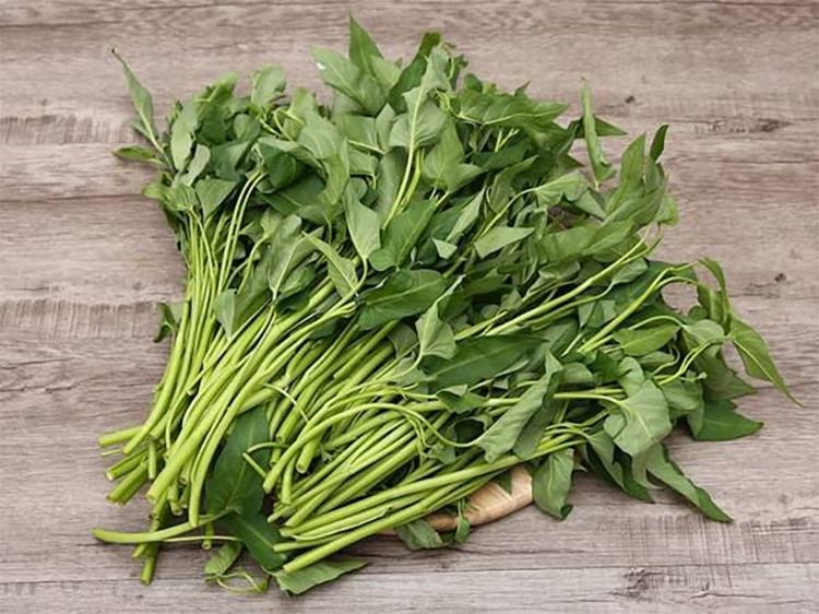 Cách làm gỏi bò rau muống thơm ngon, giòn mát chuẩn vị nhà hàng