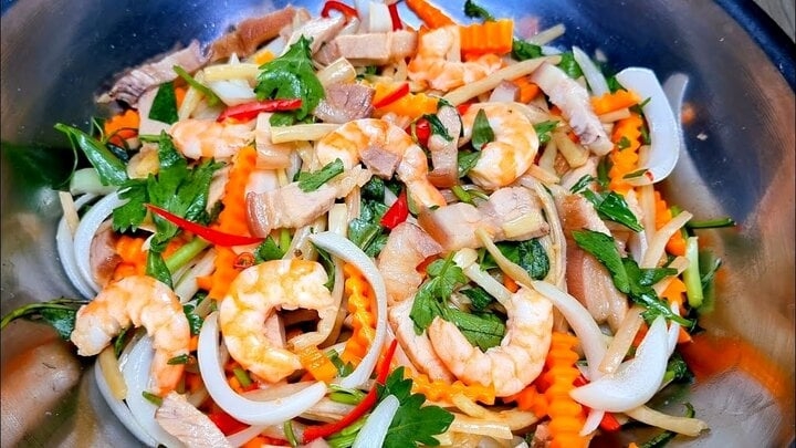 gỏi tôm củ sen hạnh nhân ảnh 4