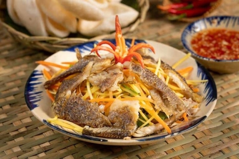 Gỏi xoài khô cá sặc 6