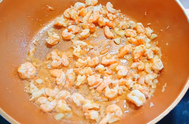 Chia sẻ hai cách làm canh tôm nấu bí (hình 10)