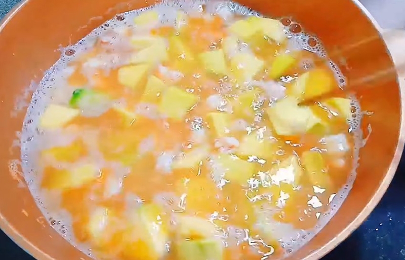 Chia sẻ hai cách làm canh tôm nấu bí (hình 11)