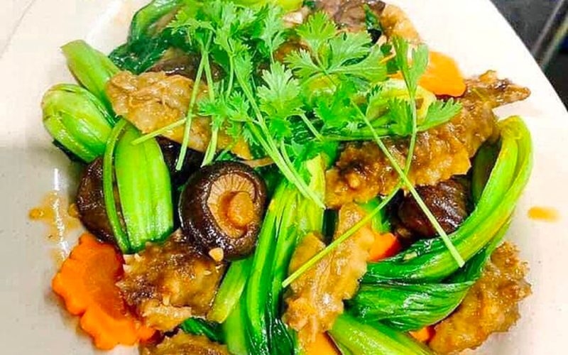 Hải sâm gai vàng xào rau củ