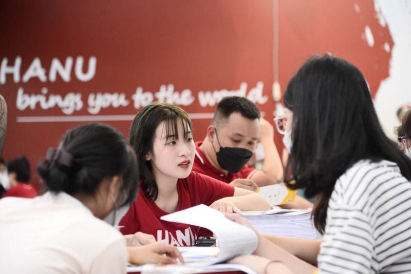 Nhóm ngành ngôn ngữ
