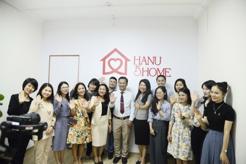 Đội ngũ giảng viên và cơ sở vật chất