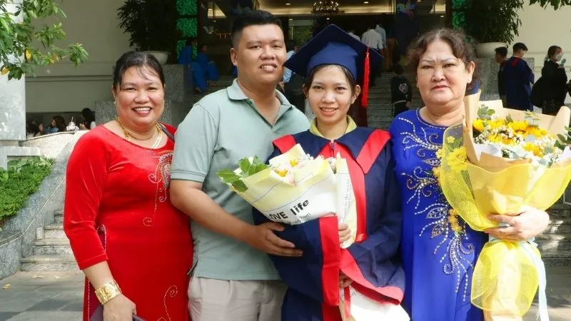 hinh-anh-gia-dinh-24.png