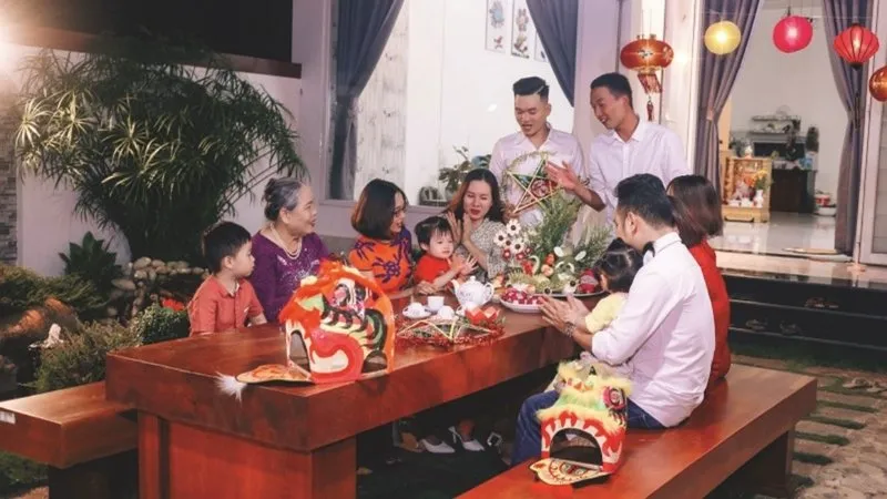 hinh anh gia dinh ngay le tet