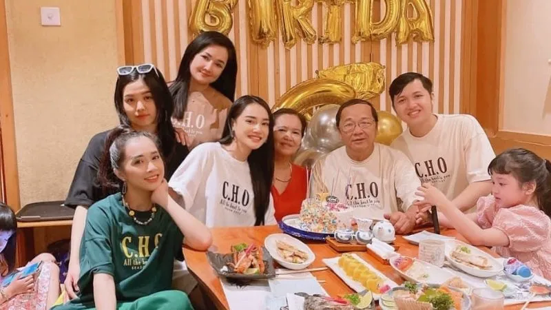 anh gia dinh ngay sinh nhat