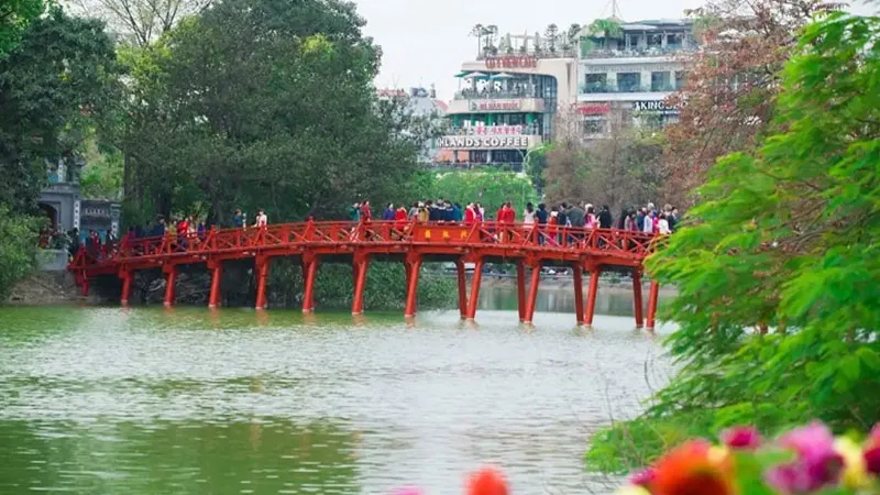 hinh-anh-ho-guom-17.png