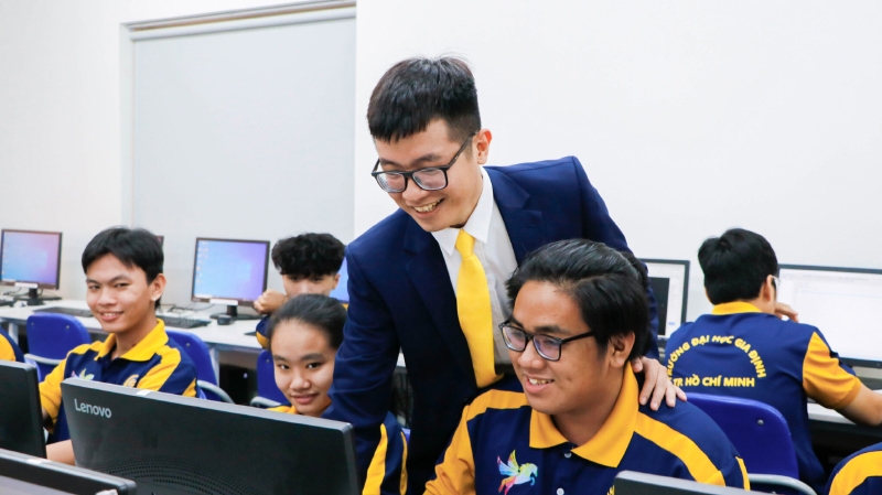 Học lập trình ở trung tâm hay đại học - hình 4