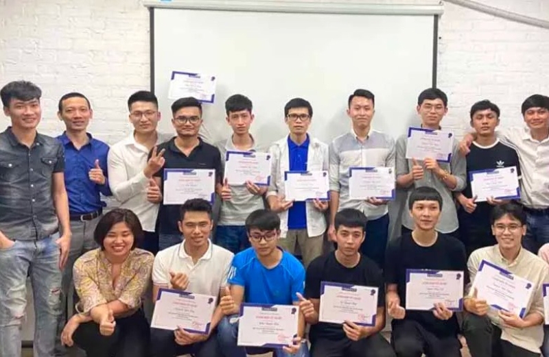 Học lập trình ở trung tâm hay đại học - hình 6