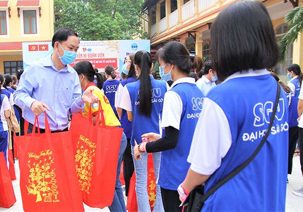 học phí đại học Sài Gòn 5