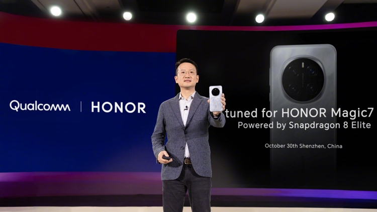 Honor Magic7 Pro trên sân khấu tại Hội nghị thượng đỉnh Snapdragon