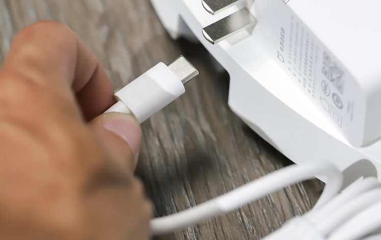 Hướng dẫn sạc quạt t&iacute;ch điện (H&igrave;nh 3)