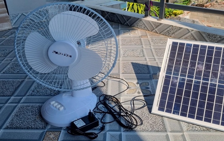 Hướng dẫn sạc quạt t&iacute;ch điện (H&igrave;nh 4)