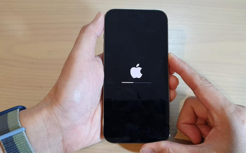 iPhone 15 bị đen màn hình (ảnh 5)