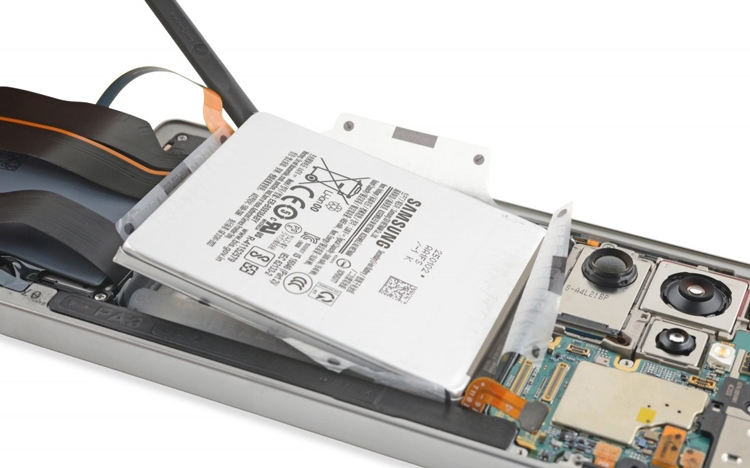 iFixit đánh giá cao Galaxy S25 Ultra nhờ pin dễ tháo, nhưng màn hình vẫn khó sửa