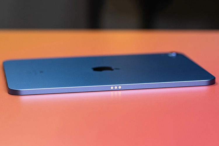 Trọng lượng dưới 500 g giúp iPad 10 phù hợp với nhu cầu mang theo trong học tập và làm việc