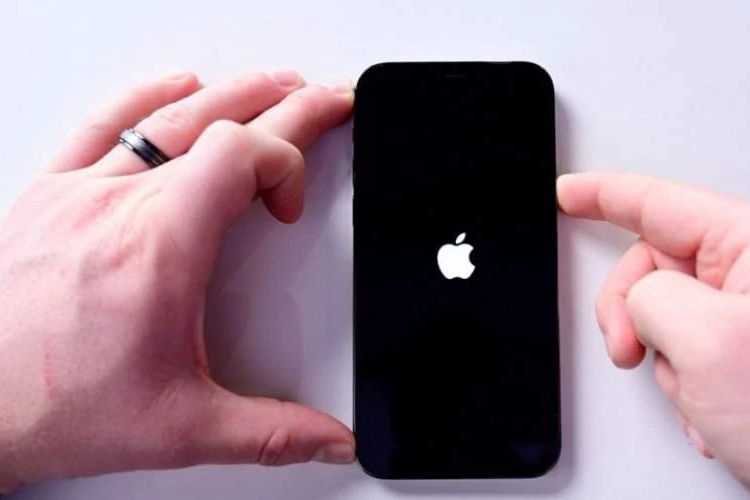 iphone-11-khong-len-man-hinh-nhung-van-co-tieng (2).jpg