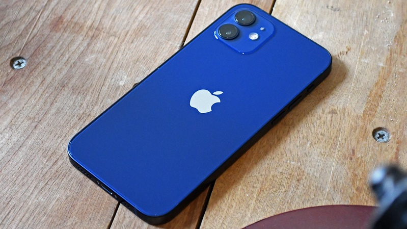 iPhone 12 cũ chơi game tốt không 6