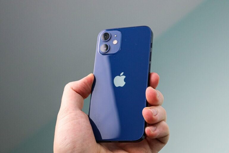 iPhone 12 cũ chơi game tốt không 2