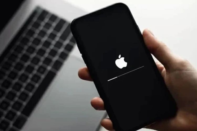 iphone-12-pro-max-bi-chop-man-hinh (2).jpg