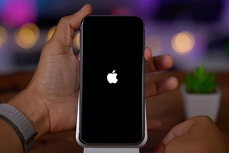 iphone-12-pro-max-bi-treo-tao-nhap-nhay.jpg