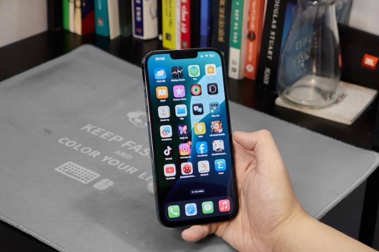 iphone-13-pro-max-bi-soc-man-hinh (1).jpg