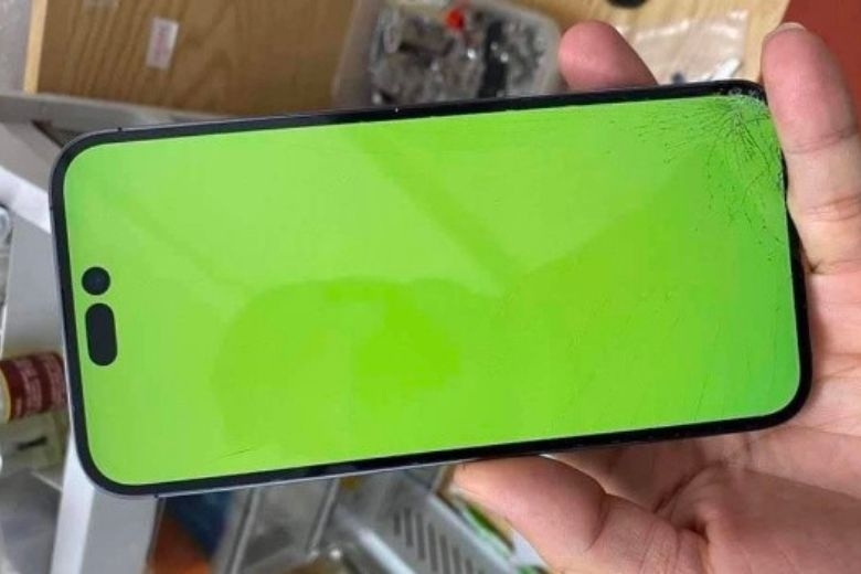 iPhone 14 Pro Max bị lỗi màn hình xanh hình 1