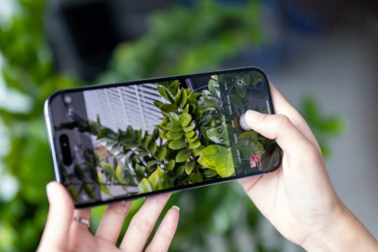 iphone-14-pro-max-bi-phong-to-man-hinh (1).jpg