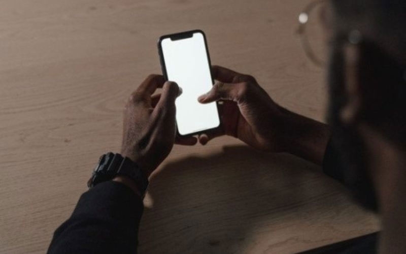 iPhone 14 Pro Max bị trắng màn hình hình 5