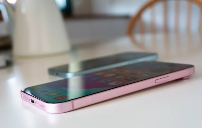 Ai nên mua iPhone 15 màu hồng?