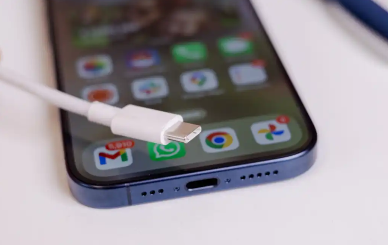 iPhone 16e với iPhone 15 Pro Max - hình 11