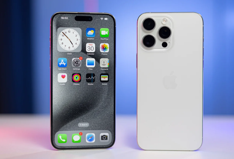 iPhone 16e với iPhone 15 Pro Max - hình 2