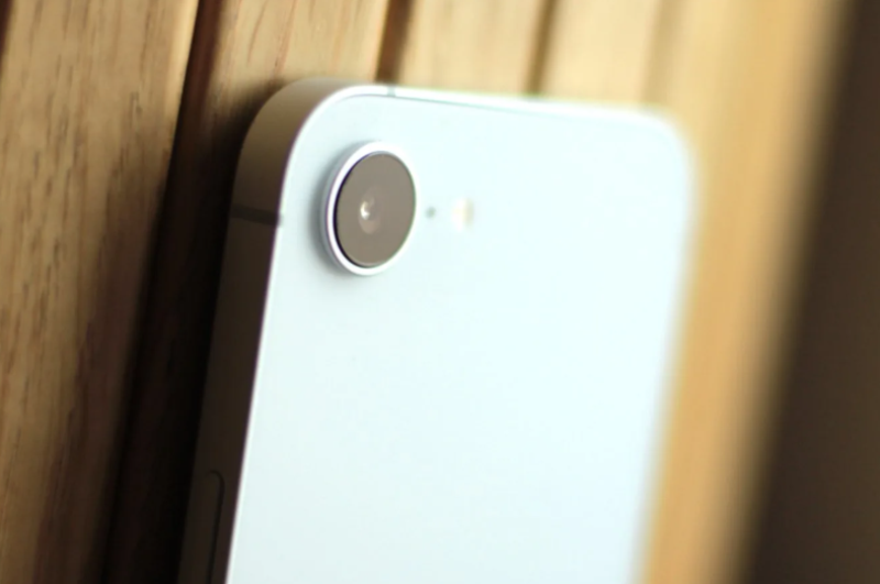 iPhone 16e với iPhone 15 Pro Max - hình 7