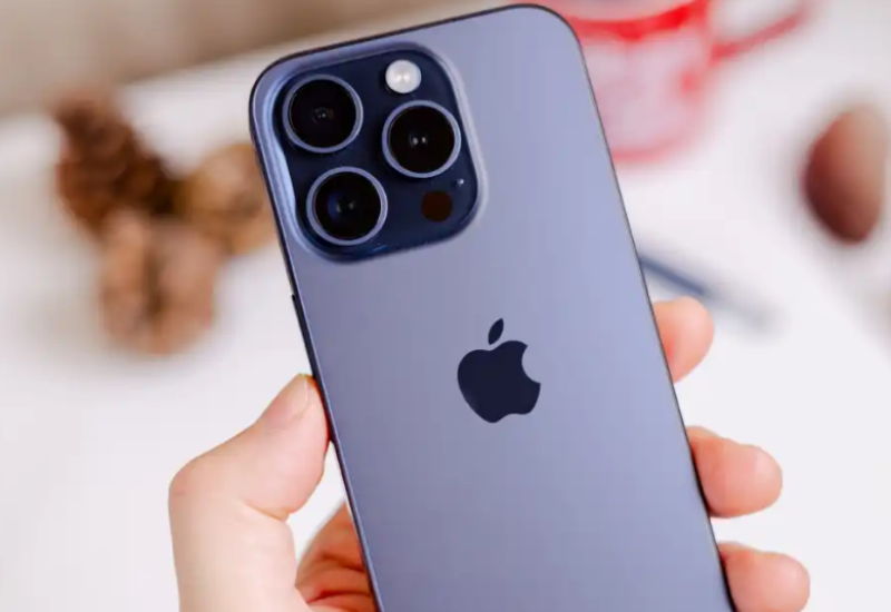 iPhone 16e với iPhone 15 Pro Max - hình 8