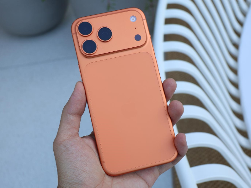 Khám phá iPhone 17 Pro Max màu Cam Vũ Trụ (hình 1)