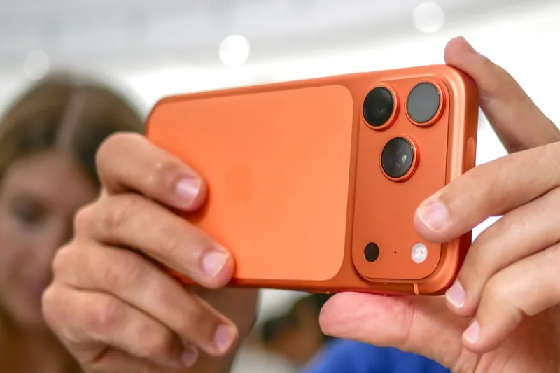 Khám phá iPhone 17 Pro Max màu Cam Vũ Trụ (hình 6)