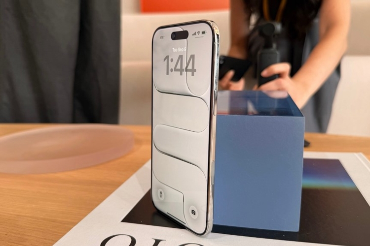 iPhone Air mang đến trải nghiệm mới mẻ với thiết kế siêu mỏng nhẹ