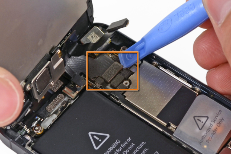 iPhone bị đứt cáp màn hình sửa bao nhiêu 2