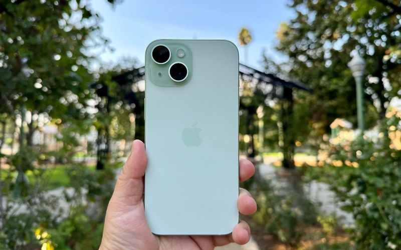 iPhone 15 màu xanh lá cây
