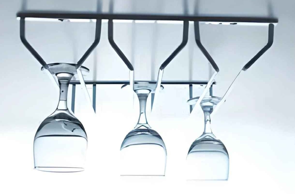 Kệ treo ly quầy bar inox: Giải pháp mang lại vẻ đẹp hiện đại và ngăn nắp cho khu pha chế