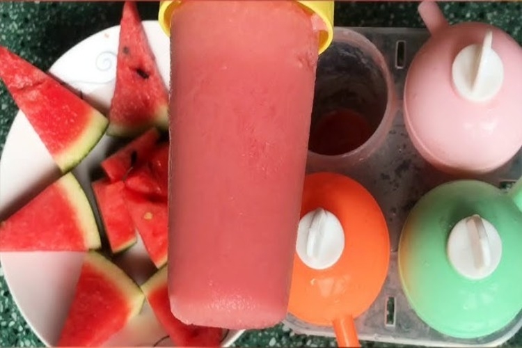 Kem dưa hấu nước cốt dừa: Hương vị nhiệt đới mát lành trong từng que kem