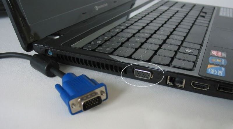 Kết nối laptop với máy chiếu qua HDMI (ảnh 3)